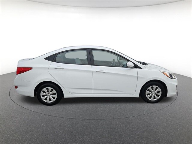 2016 Hyundai Accent SE photo 4