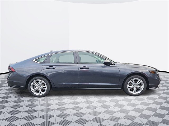 2025 Honda Accord LX photo 3
