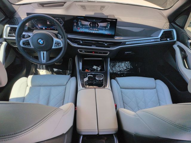 2026 BMW X5 M60i - Photo 12
