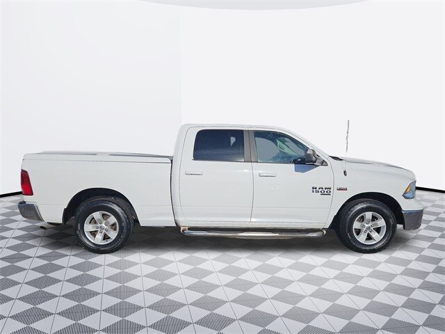 2019 Ram 1500 Classic SLT photo 4