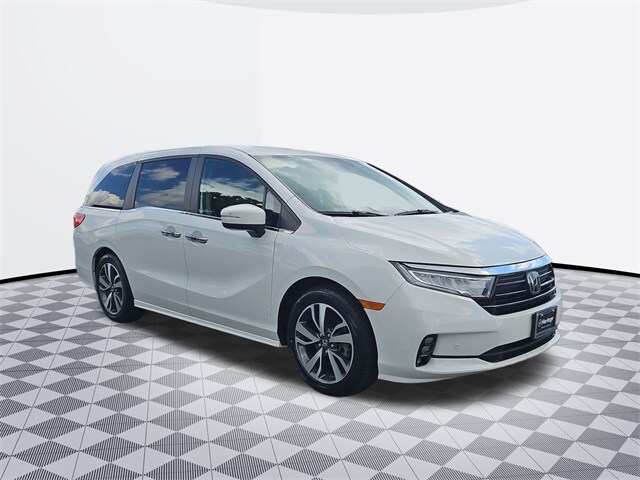 2023 Honda Odyssey Touring photo 3