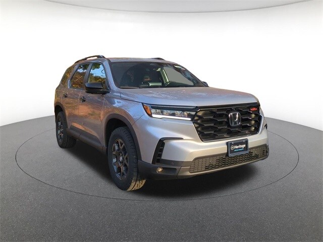 2025 Honda Pilot TrailSport photo 2