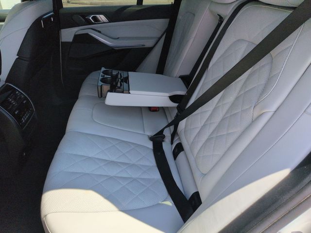 2026 BMW X5 M60i - Photo 10