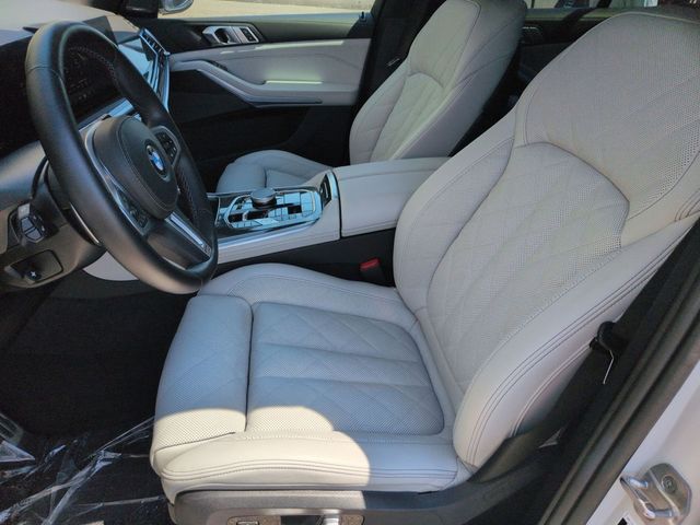 2026 BMW X5 M60i - Photo 9