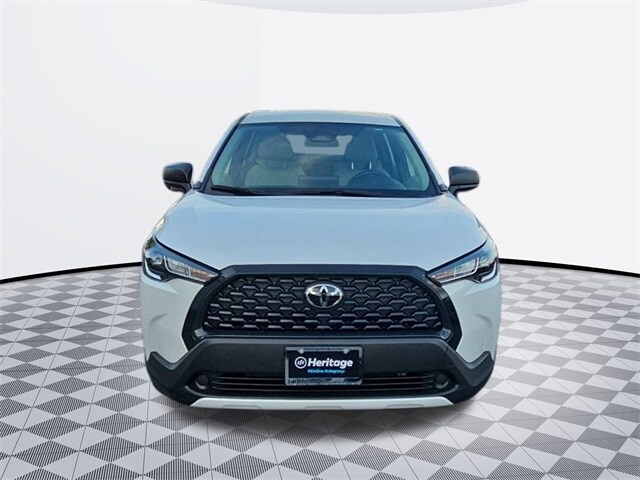 2024 Toyota Corolla Cross L photo 2
