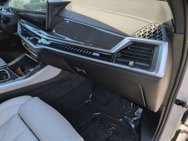 2026 BMW X5 M60i - Photo 21