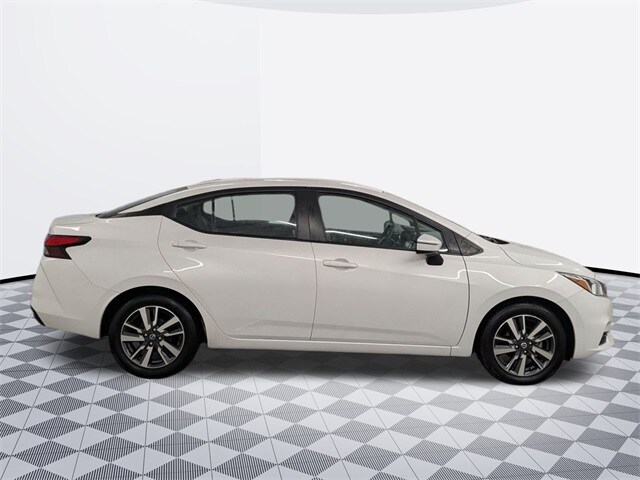 2021 Nissan Versa 1.6 SV photo 3