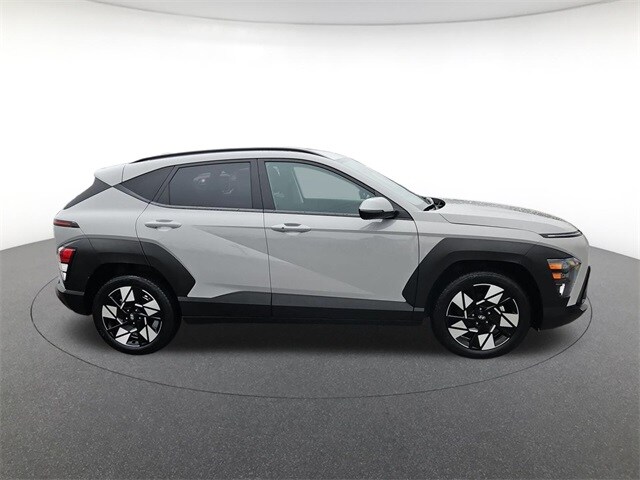 2025 Hyundai Kona SEL photo 4