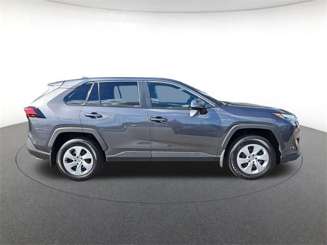 2024 Toyota RAV4 LE photo 4