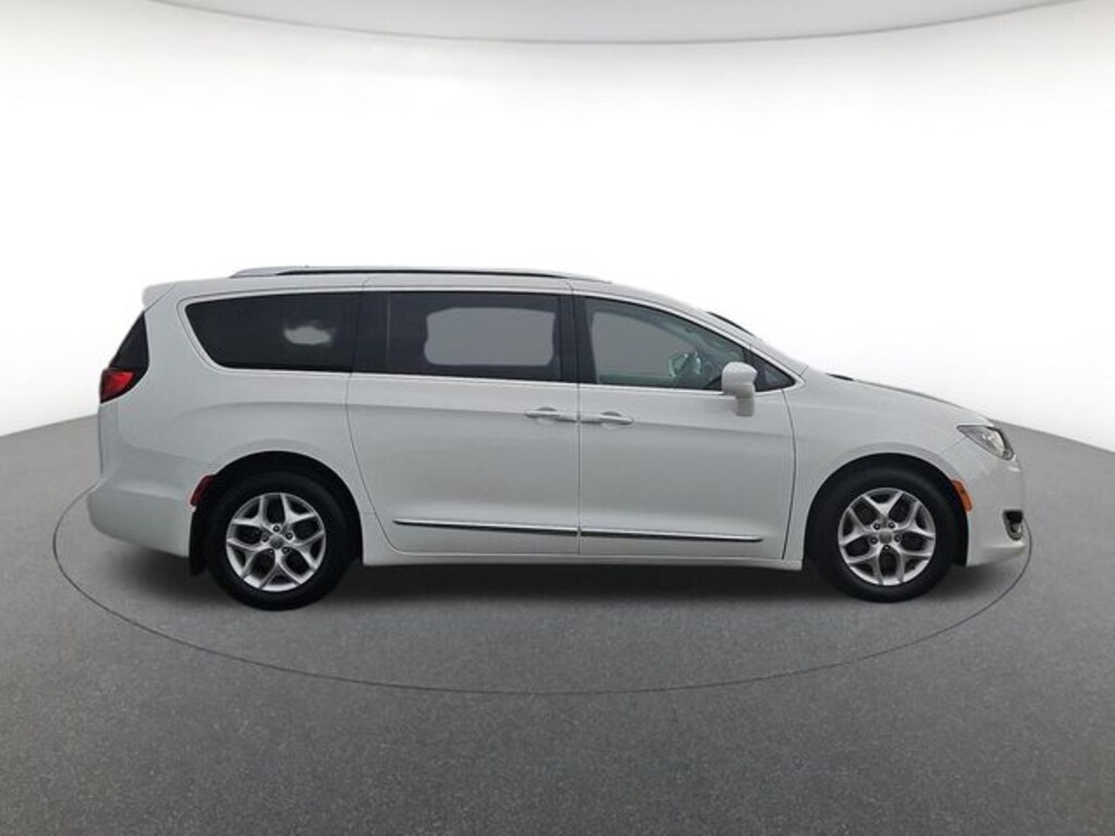 Used 2017 Chrysler Pacifica Touring L Plus Minivan/Van