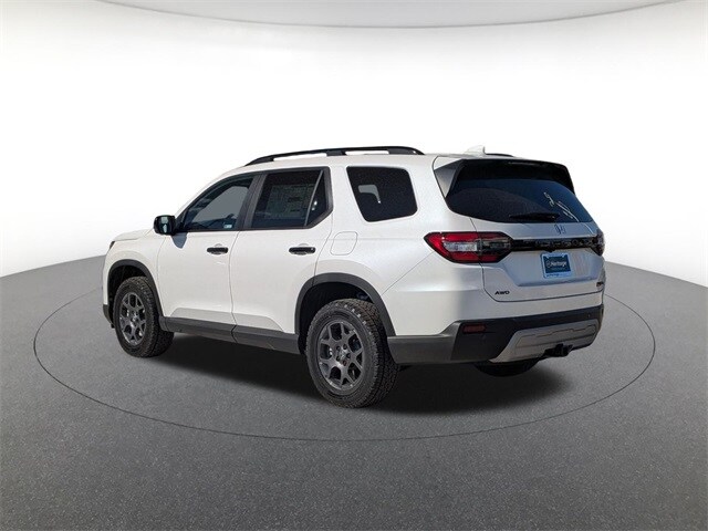 2025 Honda Pilot TrailSport photo 2