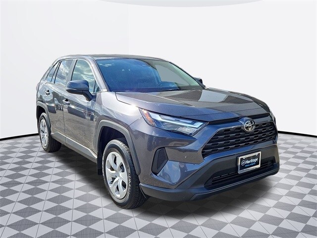 2024 Toyota RAV4 LE photo 3