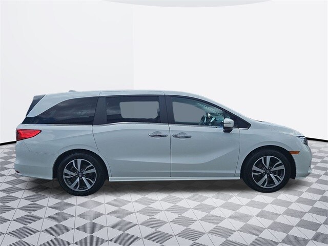 2023 Honda Odyssey Touring photo 4