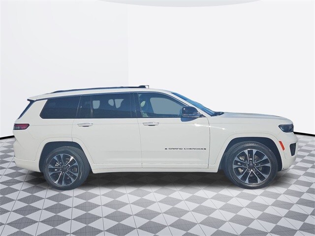 2021 Jeep Grand Cherokee Overland photo 4