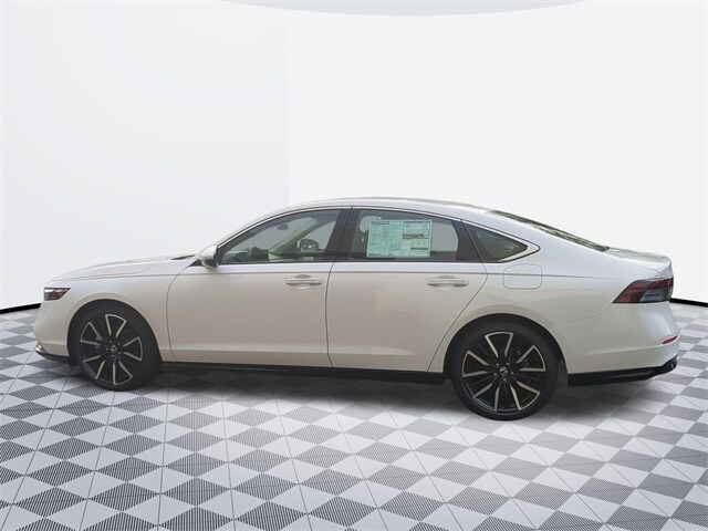 2025 Honda Accord Hybrid Touring photo 2