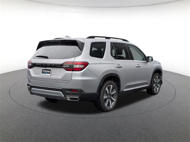 2025 Honda Pilot Touring photo 3