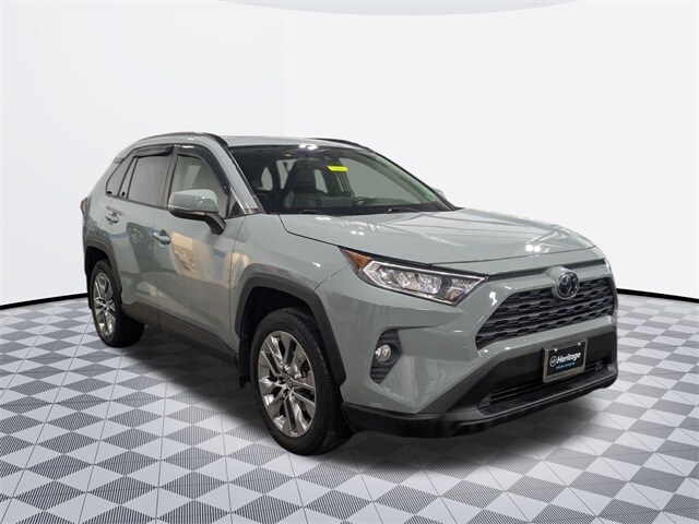 2020 Toyota RAV4 XLE Premium photo 3