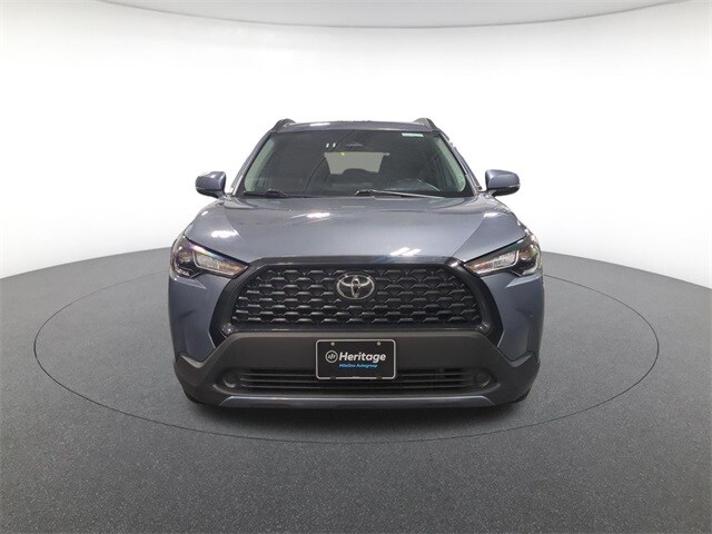 2024 Toyota Corolla Cross LE photo 2