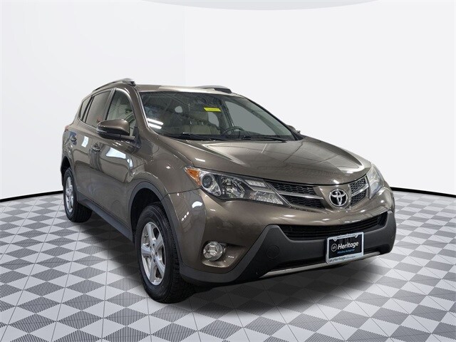 2015 Toyota RAV4 Limited photo 3