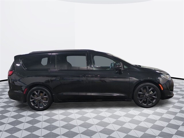 2020 Chrysler Pacifica Touring L photo 4
