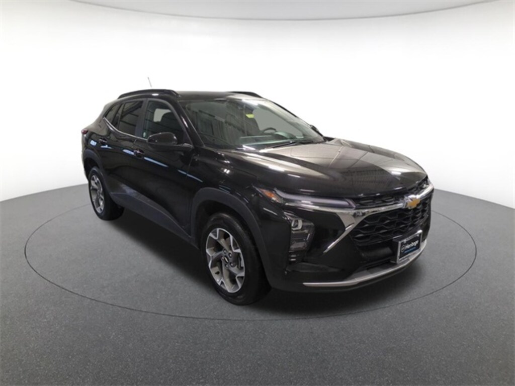 Used 2025 Chevrolet Trax LT SUV
