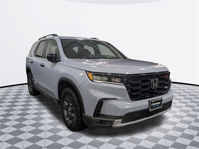 2024 Honda Pilot TrailSport photo 3