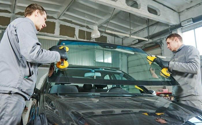 Men_Attaching_Windshield.jpg