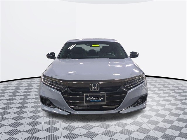 2022 Honda Accord Sport 2.0T photo 2