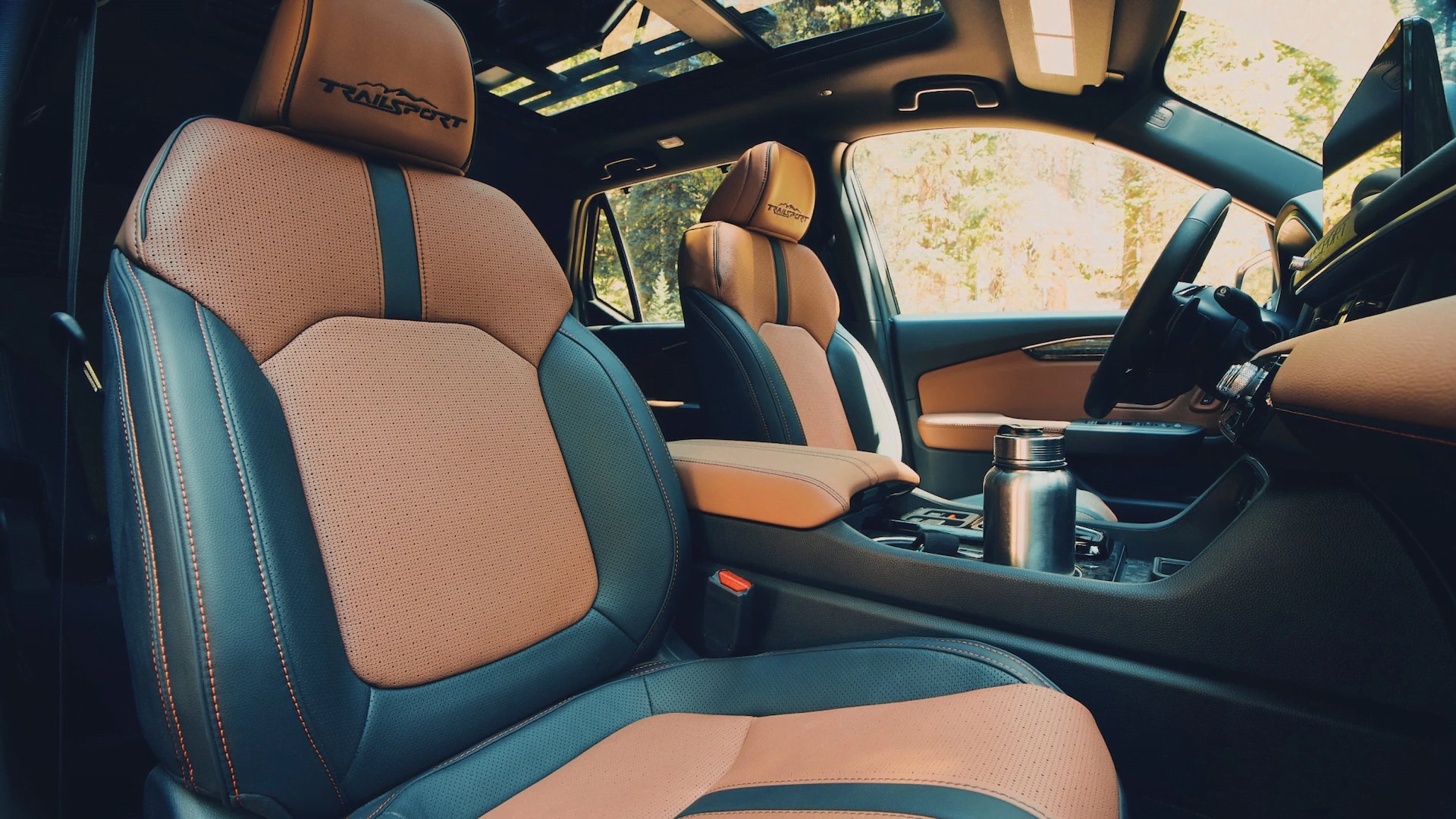 2026-Honda-Passport-seats%20and%20cupholders.png