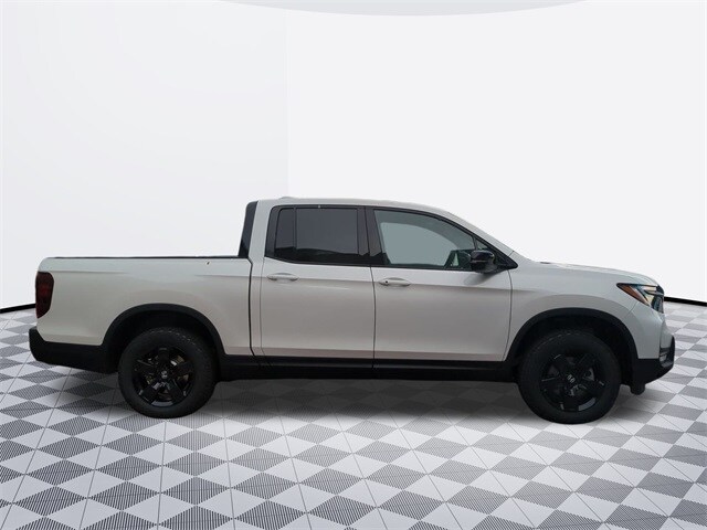 2025 Honda Ridgeline Black Edition photo 2