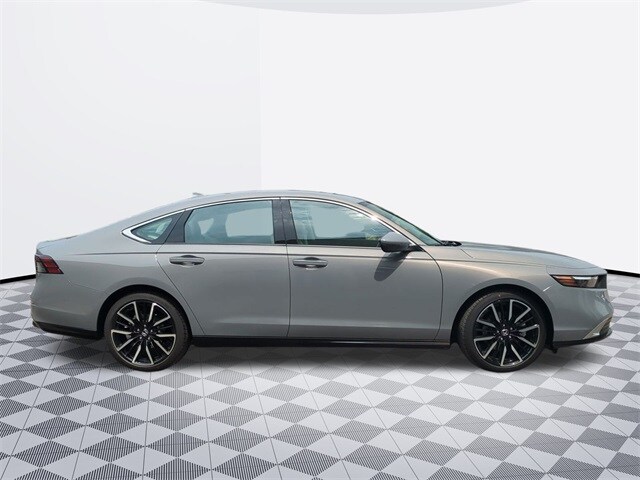 2025 Honda Accord Hybrid Touring photo 3