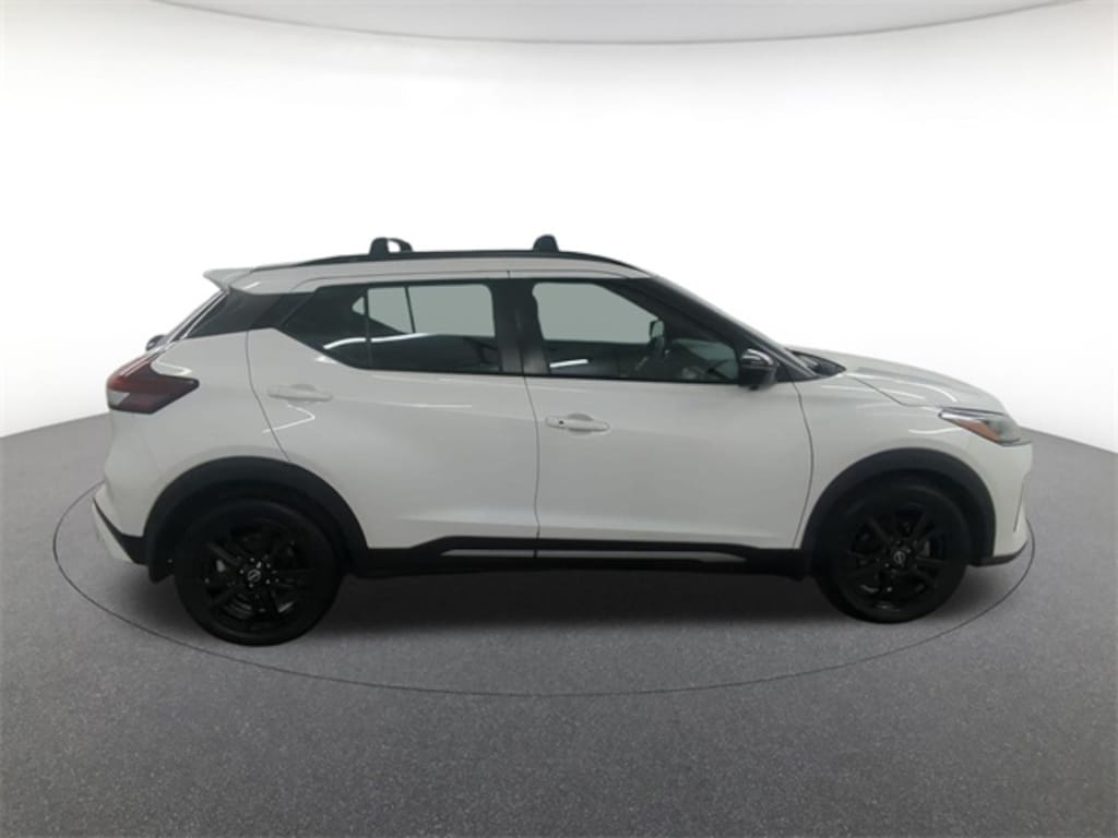 Used 2023 Nissan Kicks SR SUV