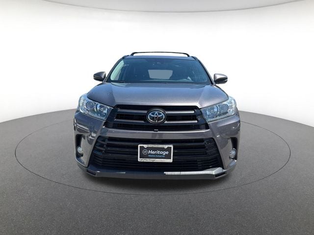 Used 2018 Toyota Highlander SE with VIN 5TDJZRFH0JS558280 for sale in Westminster, MD