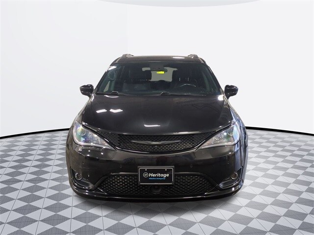 2020 Chrysler Pacifica Touring L photo 2