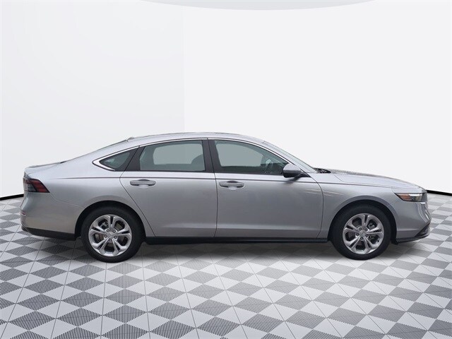 2025 Honda Accord LX photo 3