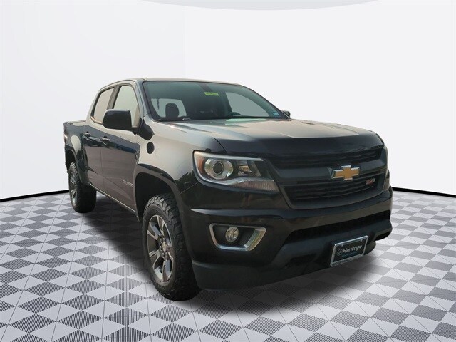 2017 Chevrolet Colorado Z71 photo 2