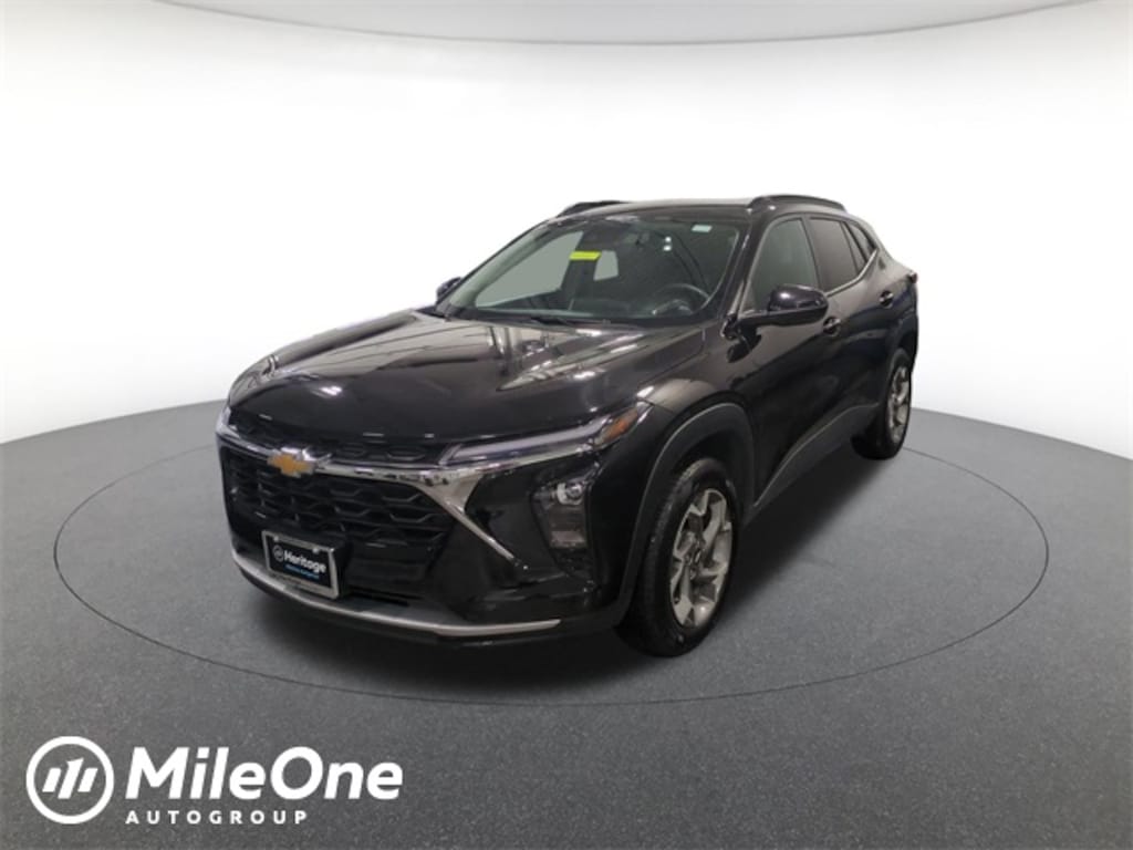 Used 2025 Chevrolet Trax LT SUV