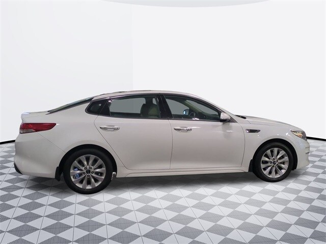 2018 Kia Optima EX photo 4