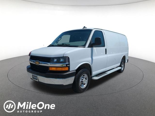 2025 Chevrolet Express 2500 Work Van HD's photo