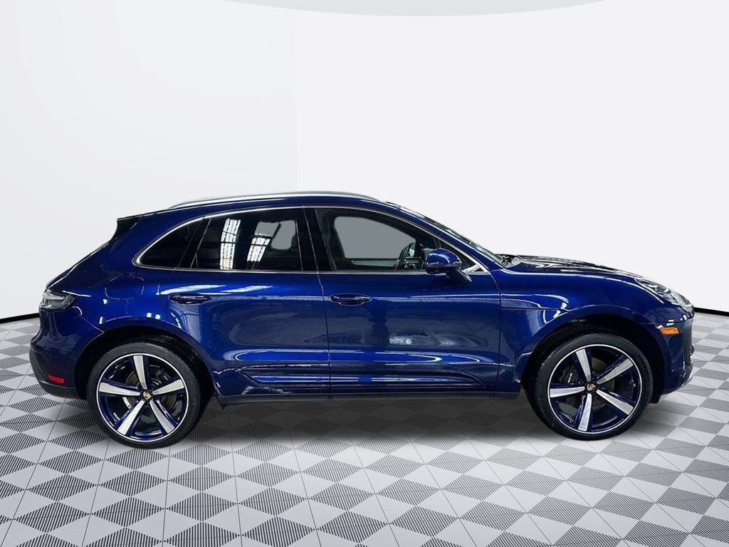 2023 Porsche Macan Base photo 4