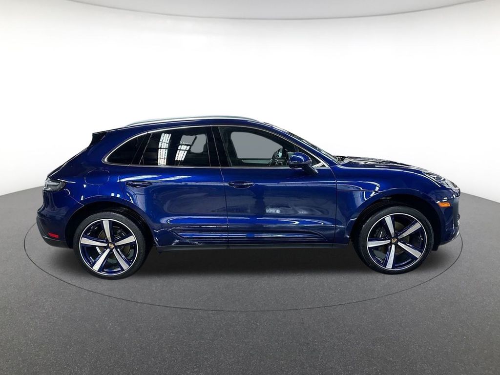 2023 Porsche Macan Base photo 4