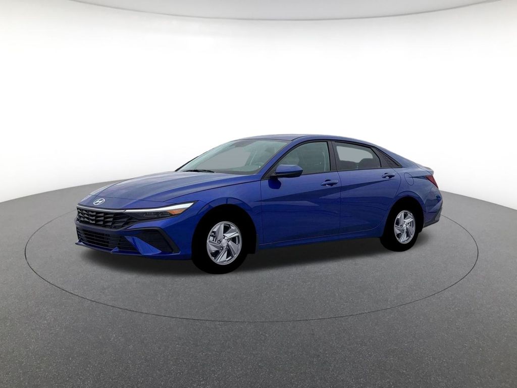 2026 Hyundai Elantra SE photo 2