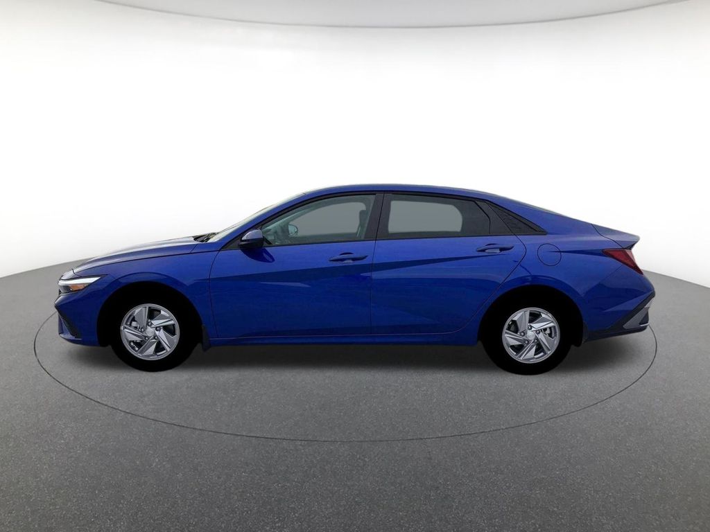 2026 Hyundai Elantra SE photo 3