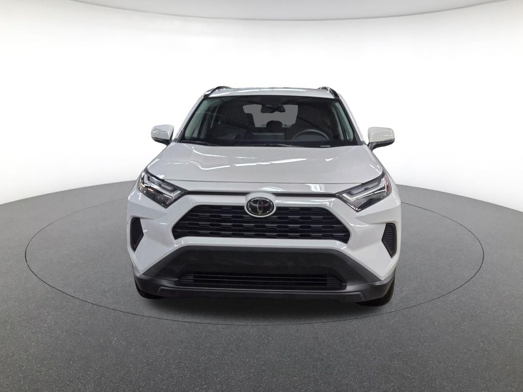2024 Toyota RAV4 XLE photo 2