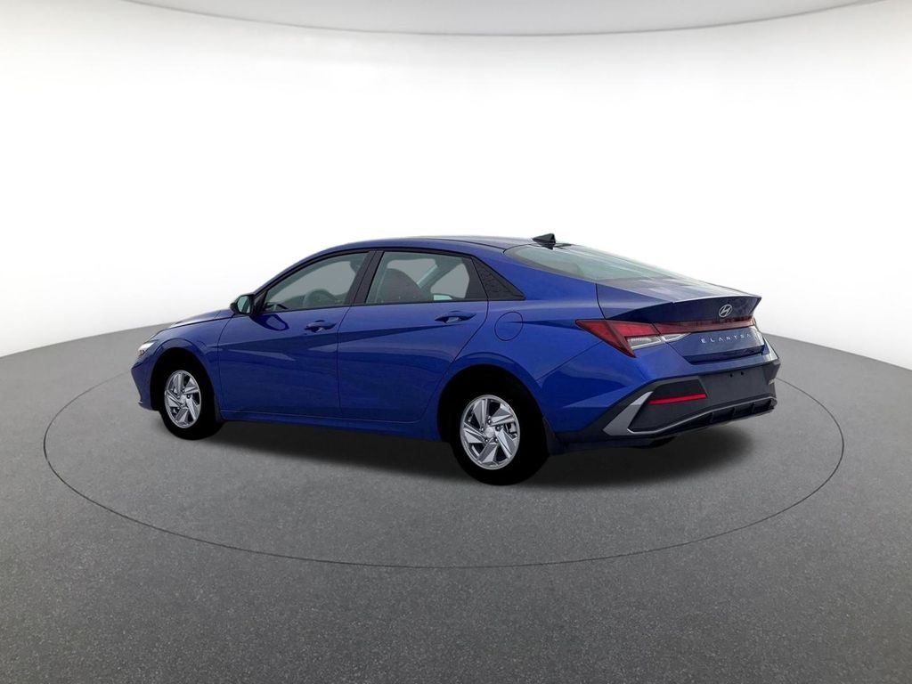 2026 Hyundai Elantra SE photo 4