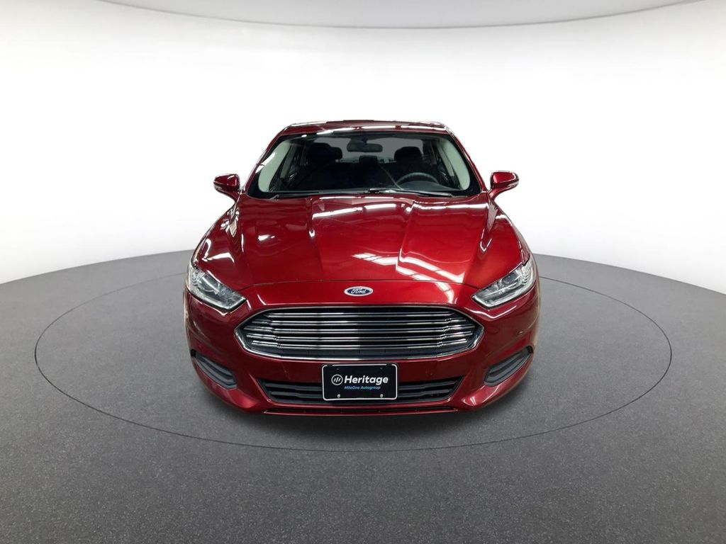 2015 Ford Fusion SE photo 2