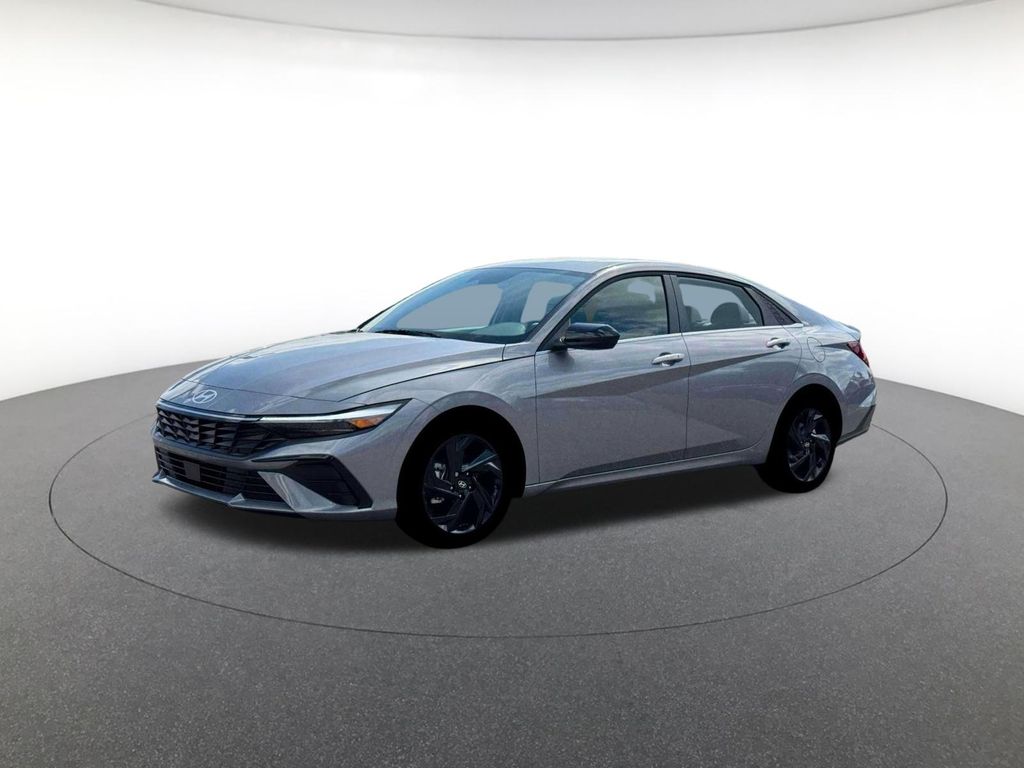 2026 Hyundai Elantra SEL Sport photo 2