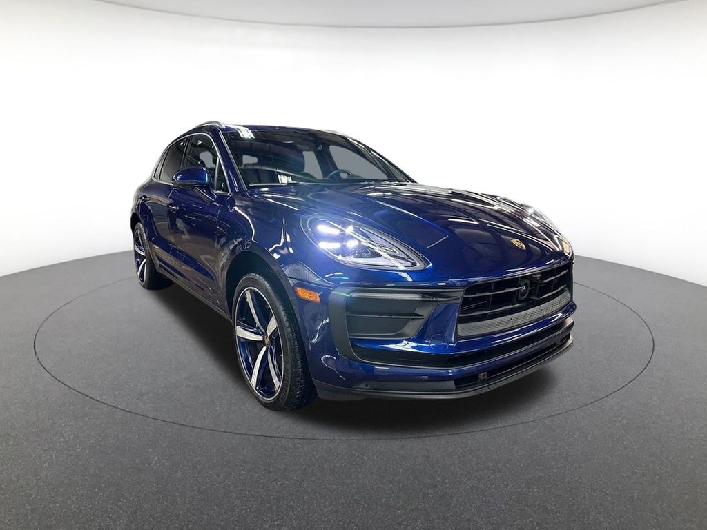 2023 Porsche Macan Base photo 3