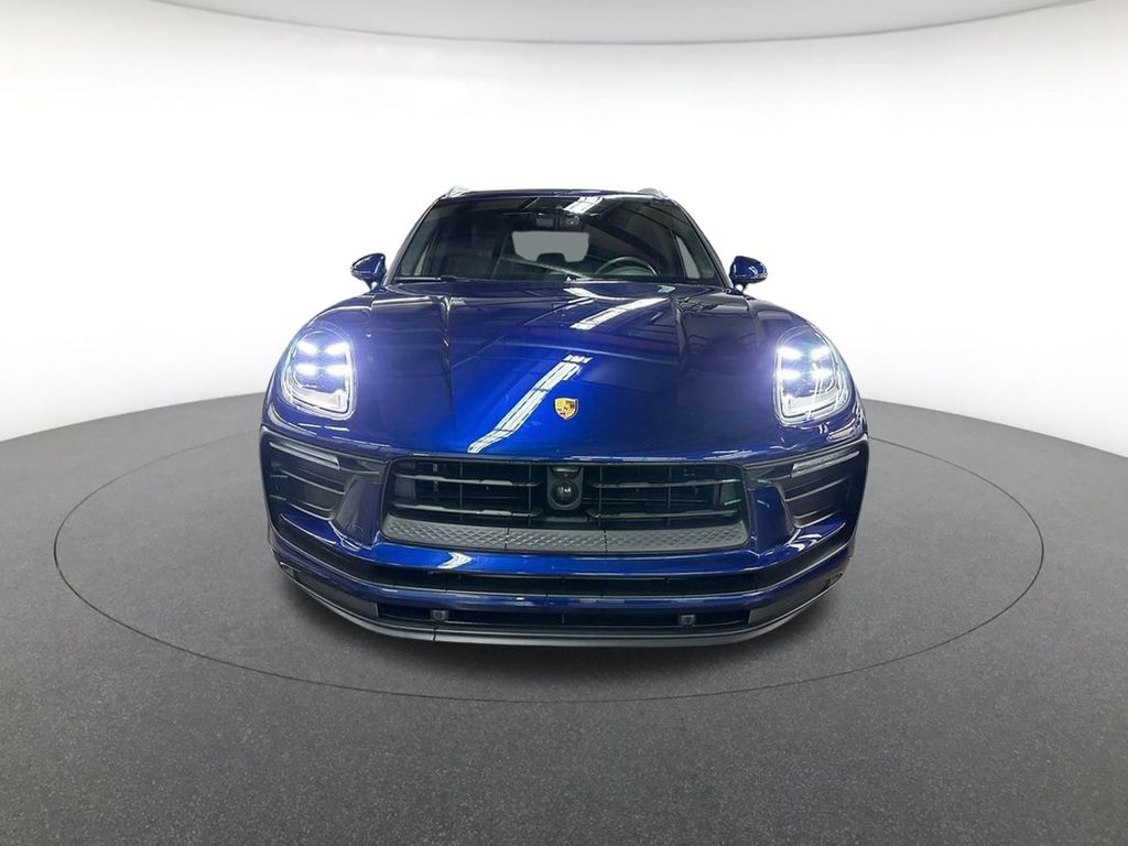 2023 Porsche Macan Base photo 2