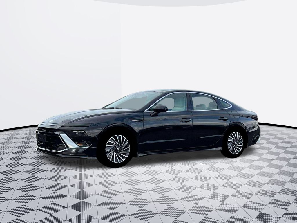 2025 Hyundai Sonata Hybrid Limited photo 2